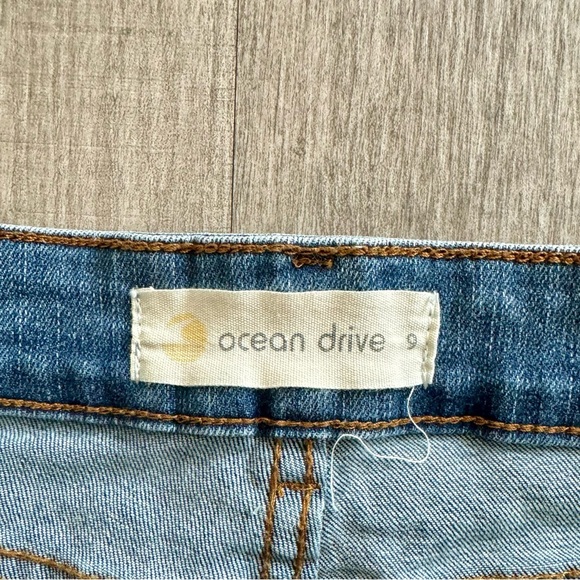 New Ocean Drive Denim Distressed Women's Shorts SZ: 9 - Picture 3 of 6